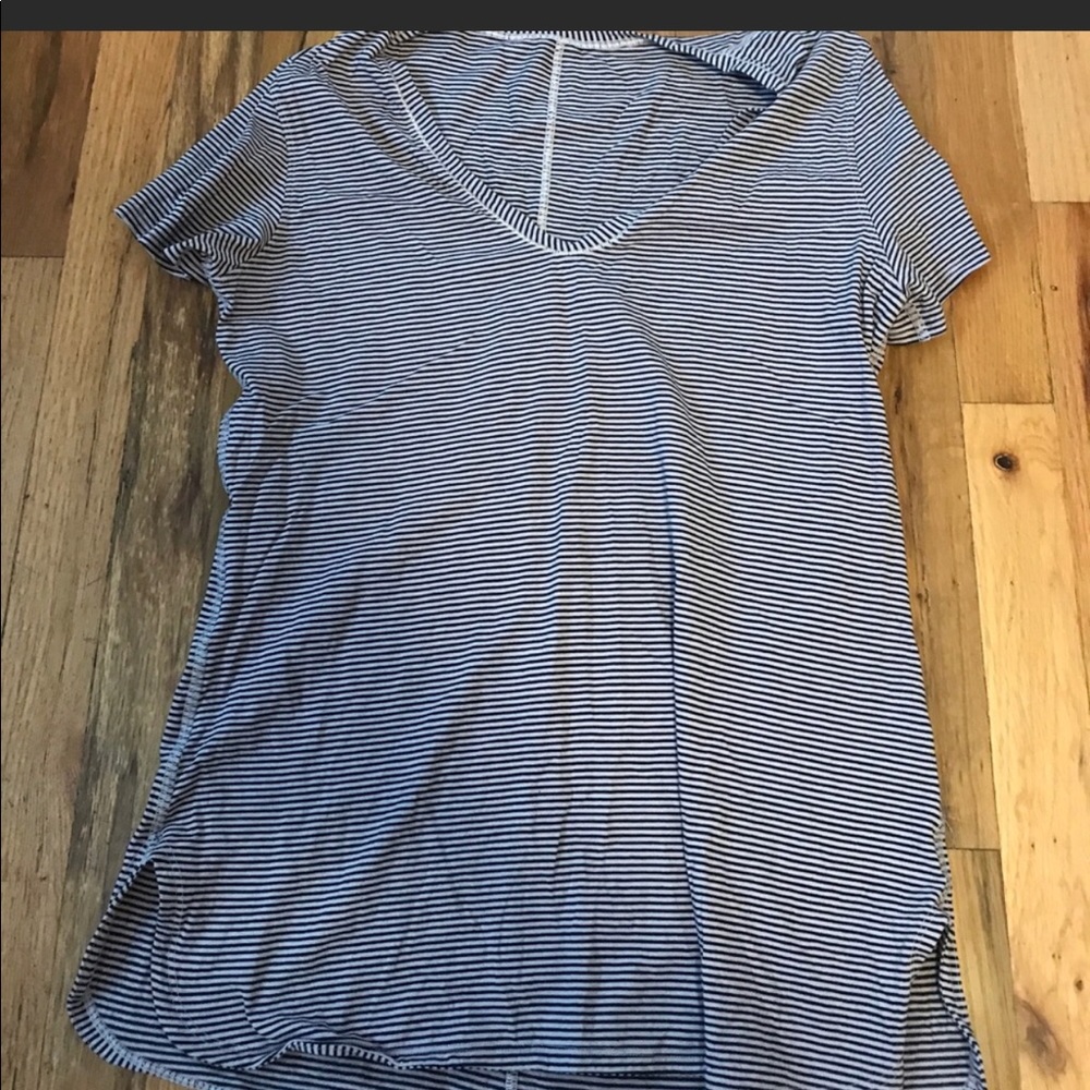 EUC Lululemon shirt